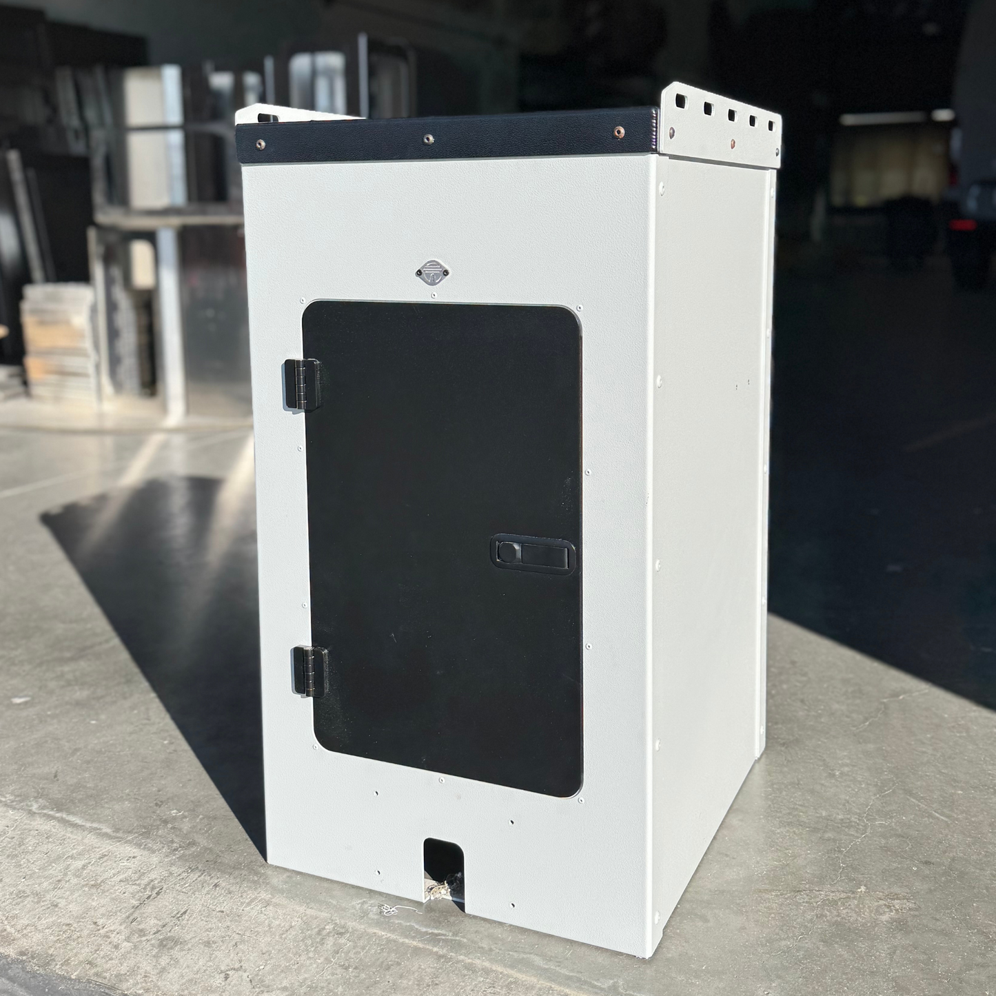 PEDESTAL GALLEY (OVERSTOCK)