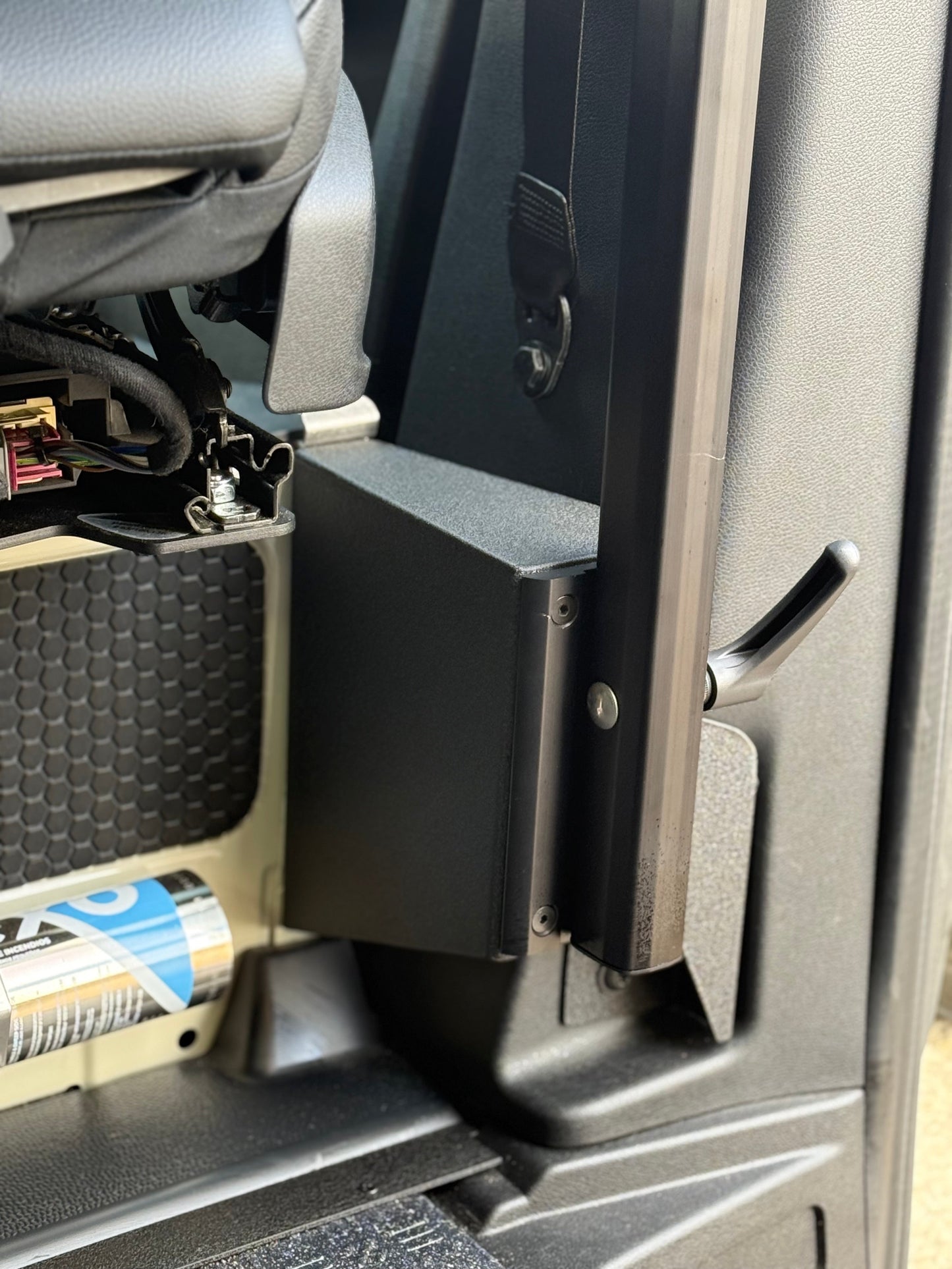 VANNON B-Pillar Mount for the LAGUN Table System