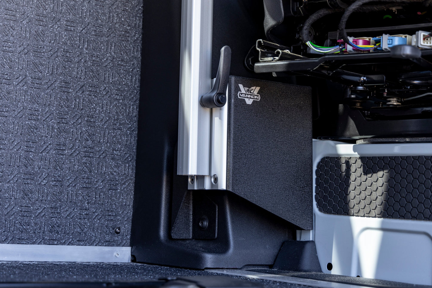 VANNON B-Pillar Mount for the LAGUN Table System